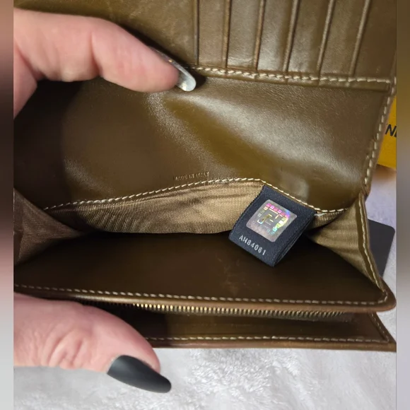 All Inclusive Fendi Brown Wallet with Iconic Monogram Pattern - Picture 5 of 14